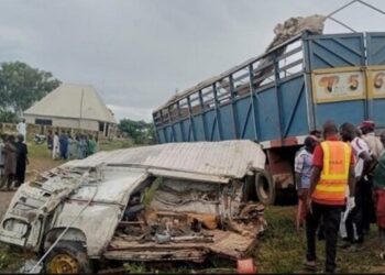 15 daripada penumpang maut di tempat kejadian, manakala 10 lagi meninggal dunia pada hari berikutnya menjadikan korban meningkat 25 orang.- AGENSI