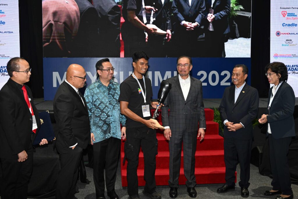 Program i-SEE bantu PMKS komersialkan kaki prostetik ke Indonesia Program i-SEE bantu PMKS komersialkan kaki prostetik ke Indonesia