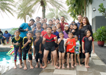 ROYALE CHULAN anjur kemahiran asas renang untuk kanak-kanak B40