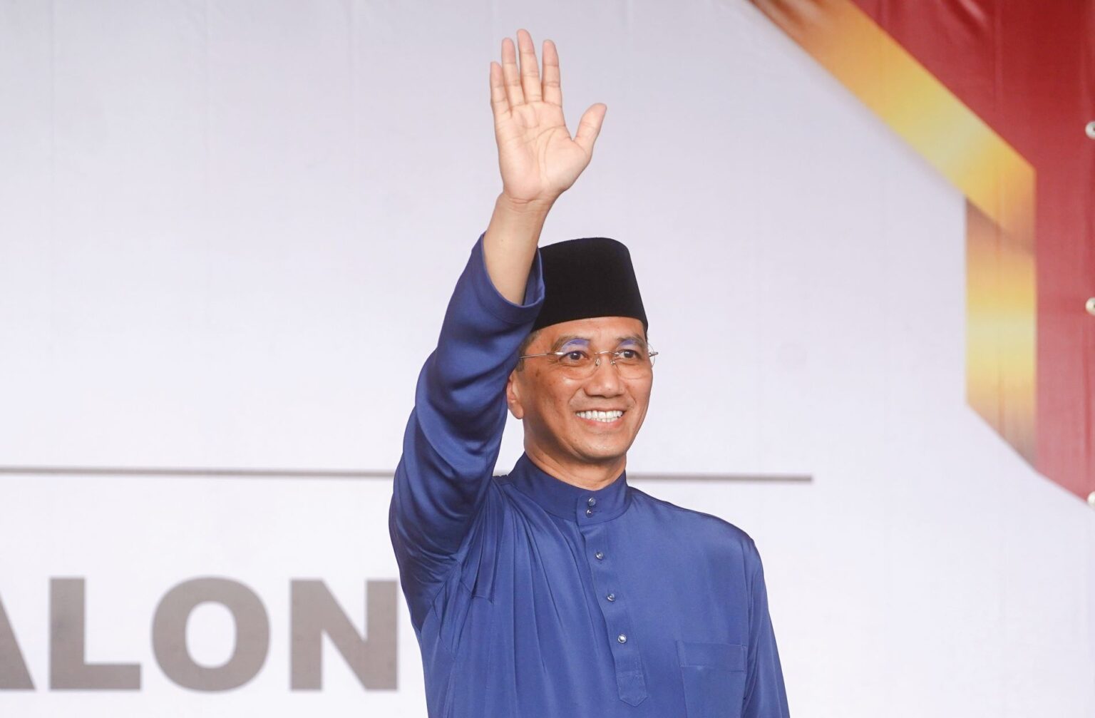 Azmin hanya tanding Ketua Bersatu Bahagian Gombak