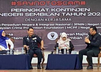 ZALDINO Zaludin (dua dari kiri) sebagai panel pada Program Townhall Discussion Cybercrime Threat Peringkat Kontinjen Negeri Sembilan 2024 di Dewan Majlis Bandaraya Seremban hari ini.-UTUSAN/NOR SHAFAWATI YUP.