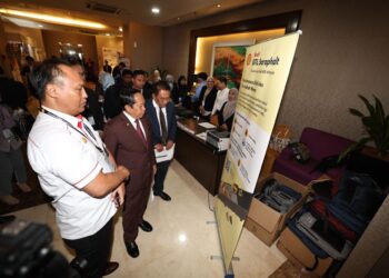 AHMAD Maslan (dua dari kiri) ketika Majlis Pelancaran Geochitra 2024 di Hotel Seri Pacific, Kuala Lumpur, hari ini.