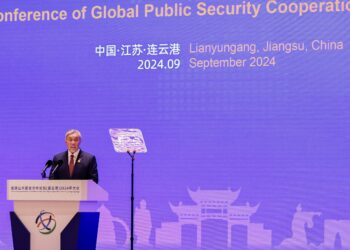 Timbalan Perdana Menteri, Datuk Seri Ahmad Zahid Hamidi menyampaikan ucaptama pada Persidangan Global Public Security Cooperation 2024, di sini, hari ini. PEJABAT TIMBALAN PERDANA MENTERI