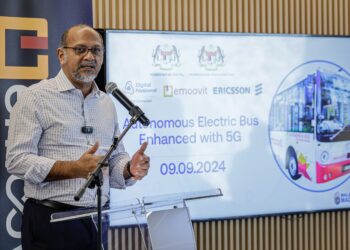 GOBIND Singh Deo berucap pada Majlis pandu uji Bas Elektrik Autonomi Dipertingkatkan dengan 5G di Futurise Centre Cyberjaya di sini, hari ini.