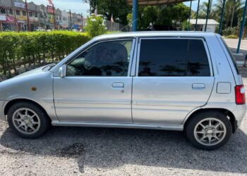 KERETA yang digunakan oleh suspek untuk menyamar sebagai anggota PGA dirampas dalam serbuan di Taman Neting, Tumpat, Kelantan-IHSAN PGA.