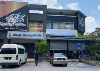 LOGO GISBH pada papan tanda restoran GISBH  di Seremban 2, Seremban yang telah diturunkan.-UTUSAN/NOR SHAFAWATI YUP.