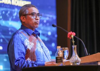 Ketua Setiausaha Negara, Tan Sri Shamsul Azri Abu Bakar ketika berucap pada Persidangan Penyelidikan Governan, Integriti dan Anti Rasuah peringkat kebangsaan kali-3 di Hotel Tenera, Bandar Baru Bangi -UTUSAN/MUHAMAD IQBAL ROSLI