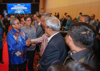 Tan Sri Azam Baki (tengah) ketika hadir pada Persidangan Penyelidikan Governan, Integriti dan Anti Rasuah peringkat kebangsaan kali-3 di Hotel Tenera, Bandar Baru Bangi -UTUSAN/MUHAMAD IQBAL ROSLI