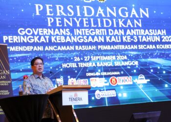 Tan Sri Azam Baki ketika berucap  pada Persidangan Penyelidikan Governan, Integriti dan Anti Rasuah peringkat kebangsaan kali-3 di Hotel Tenera, Bandar Baru Bangi -UTUSAN/MUHAMAD IQBAL ROSLI