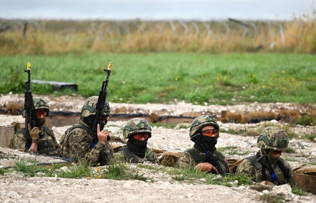 Enam pegawai tertinggi Ukraine letak jawatan Enam pegawai tertinggi Ukraine letak jawatan