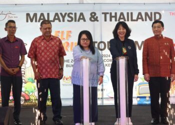 PATTARAANONG Na Chiangmai (dua kanan) bersama Timbalan Ketua Setiausaha Kementerian Pelancongan, Seni dan Budaya, Dr. Yasmeen Yasim (tengah) melancarkan Malaysia & Thailand Self Drive Tourism di Kompleks Bebas Cukai The Zon, Bukit Kayu Hitam.