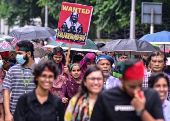 PENUNJUK perasaan mengambil bahagian dalam protes bagi menuntut keadilan terhadap mangsa yang ditangkap dan dibunuh dalam keganasan di Dhaka, pada 2 Ogos tahun lepas.- AFP