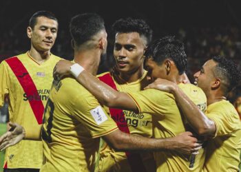PEMAIN Selangor meraikan kejayaan mereka menumpaskan wakil Korea Selatan, eonbuk Hyundai  di Stadium MBPJ, malam ini.- IHSAN SFC