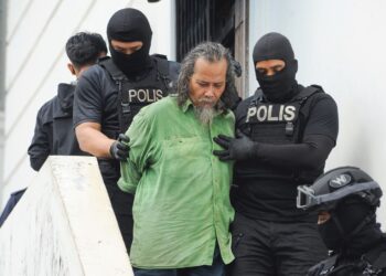 Gambar fail Radin Imran Radin Mohd. Yassin dibawa keluar dari Mahkamah Sesyen Jenayah, Johor Bahru, September lalu.