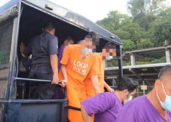 TIGA suspek warga Vietnam dibawa ke Mahkamah Majistret Johor Bahru bagi permohonan reman untuk membantu siasatan kes penculikan seorang ahli perniagaan.
