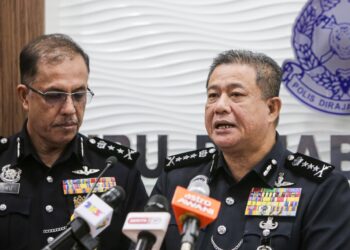 AZIZI Mat Aris pada sidang akhbar di IPK Perak di Ipoh hari ini. - UTUSAN/MUHAMAD NAZREEN SYAH MUSTHAFA