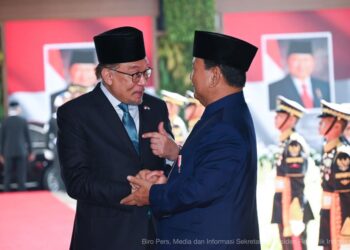 ANWAR Ibrahim  menyatakan komitmennya kepada Prabowo Subianto untuk Malaysia terus menjadi rakan strategik kepada Indonesia selain meningkatkan jambatan rasa dan ikatan persahabatan antara dua negara bersaudara itu.