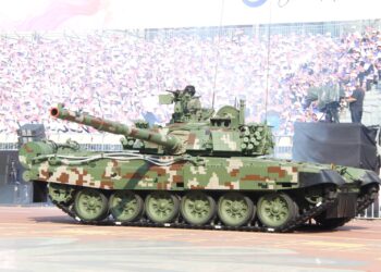 KERETA kebal utama (MBT) Pendekar PT-91 milik Tentera Darat
Malaysia beraksi ketika sambutan Hari Merdeka baru-baru ini.