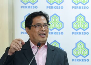 KUALA LUMPUR 18 OKTOBER 2024 - Azam Baki berucap pada Majlis Menandatangani Laporan Penambahbaikan Tatakelola antara SPRM dan  Pertubuhan Keselamatan Sosial (PERKESO) di Menara PERKESO di sini, hari ini. GAMBAR: FARIZ RUSADIO