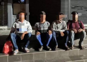 EMPAT PATI Myanmar yang berjaya ditahan PGA semasa sedang menunggu bas di Stesen Bas Tasek Raja, Pasir Mas, Kelantan-IHSAN PGA.