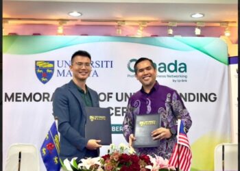 HUGO Carl (kiri)  dan Dr.  Nor Badrul Anuar dalam majlis MOA baru-baru ini.