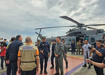PULUHAN ribu penduduk  Filipina terjejas akibat banjir besar yang berpunca daripada hujan lebat dalam tempoh  dua hari di beberapa kawasan sehingga meragut nyawa.