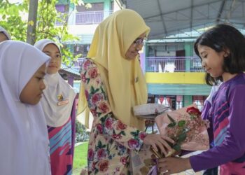 PERMOHONAN pertukaran tempat bagi guru hanya terdapat di beberapa kawasan bandar besar seperti Johor Baharu, Kuala Lumpur dan Shah Alam.