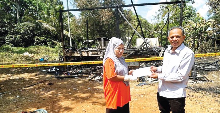 Kerana tilam, rumah Cik Pian musnah terbakar Kerana tilam, rumah Cik Pian musnah terbakar