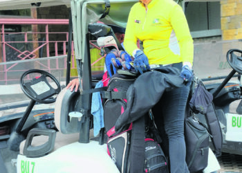 MANA-MANA kelab golf yang menggajikan pekerja asing tanpa PLKS yang sah adalah melanggar undang-undang di bawah Akta Imigresen 1959/63 dan Peraturan-peraturan Imigresen 1963. - GAMBAR HIASAN