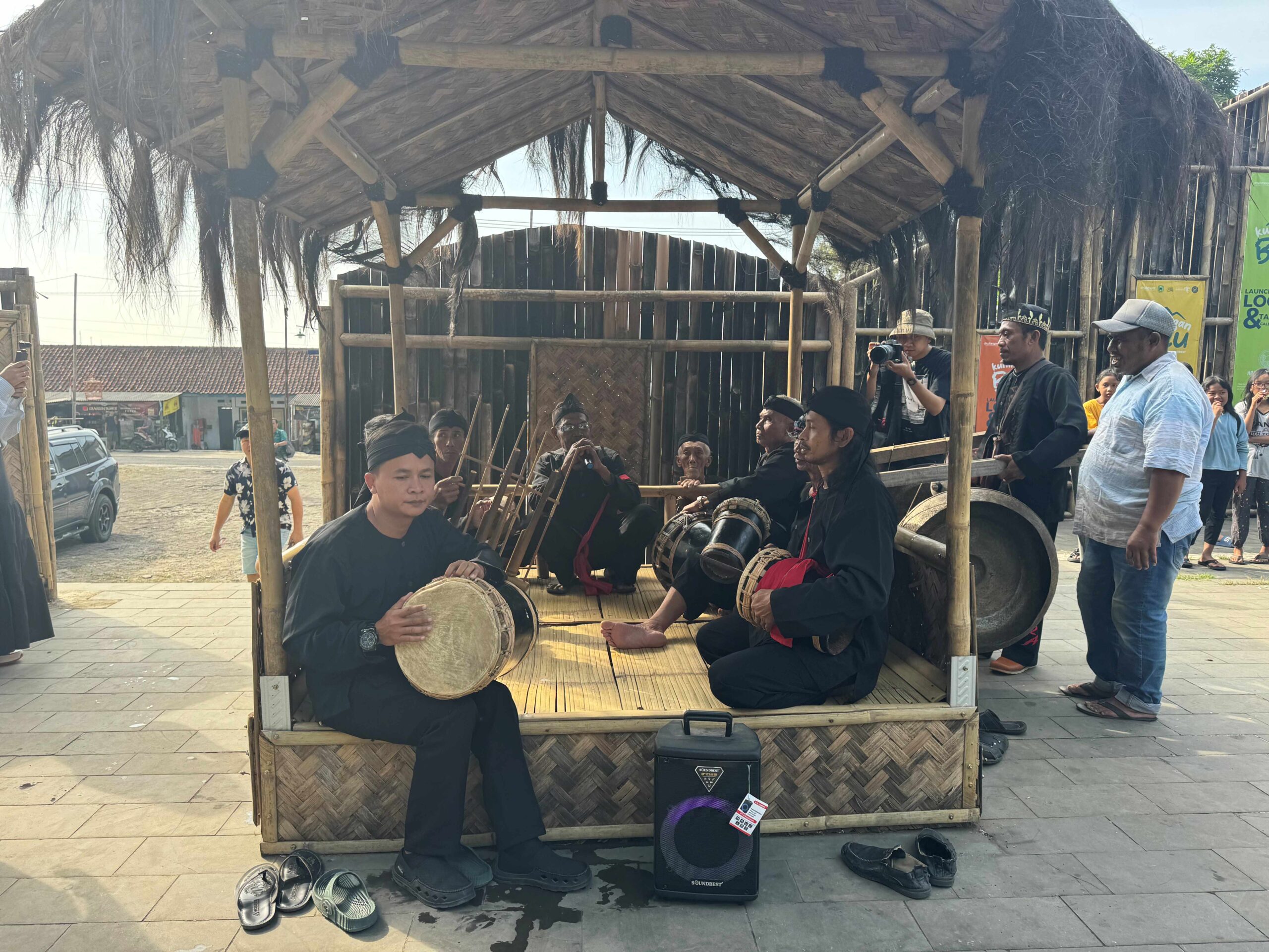 Jawa Barat tawar panorama indah, kaya tradisi dan budaya