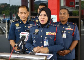 SAYANI Saidon dalam sidang akhbar Majlis Perhimpunan Bulanan November 2024 dan Majlis Sekalung Budi Pesara-pesara JBPM 2024 di Ibu Pejabat JBPM Perak di Bandar Meru Raya Ipoh hari ini. - UTUSAN/MUHAMAD NAZREEN SYAH MUSTHAFA