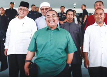 MUHAMMAD Sanusi Md. Nor pada sidang akhbar selepas Mesyuarat Exco di Bangunan MPSPK di Sungai Petani semalam.