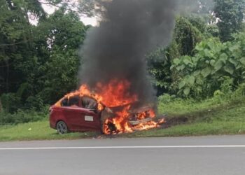 KEADAAN teksi dipandu Zulkaria Isa yang terbakar di Jalan Kuala Ketil, Kampung Batu 4, Baling.