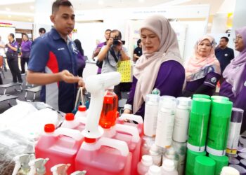 SEREMBAN 9 Nov. - DR. AKMA Ngah Hamid ketika ditemui pemberita pada sambutan Hari Rabies Sedunia Peringkat Kebangsaan 2024 di Seremban hari ini.-UTUSAN/MOHD. SHAHJEHAN MAAMIN.