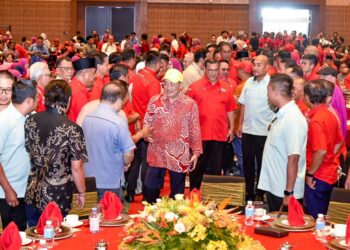 HAJIJI Noor semasa menghadiri Program Bicara Rakyat sempena Persidangan Tahunan Gagasan Rakyat di SICC Kota Kinabalu semalam.
