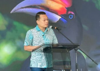 NIK Nazmi Nik Ahmad ketika berucap di majlis sambutan Hari Burung Enggang Kebangsaan di Elmina Sales Gallery, Shah Alam di sini.