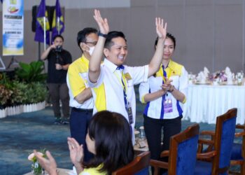 ARTHUR Joseph kurup semasa menghadiri Persidangan Perwakilan Tri-Tahunan PBRS di Kota Kinabalu, semalam.