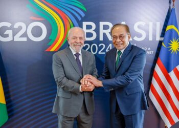 ANWAR Ibrahim (kiri) bersama Luiz Inácio Lula da Silva selepas Sidang Kemuncak G20 di Rio De Jeneiro, Brazil.