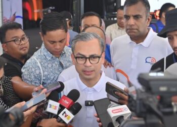 FAHMI Fadzil bercakap kepada pemberita pada Majlis Perasmian Penutupan Karnival Komunikasi 2024 di Kuala Lumpur, hari ini. - UTUSAN/SYAKIR RADIN