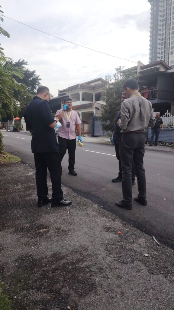 Polis tinjau lokasi mayat warga emas disorok dalam peti sejuk beku