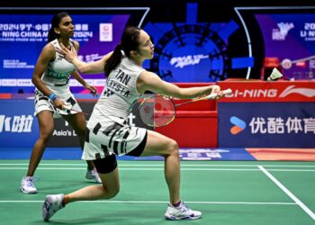 PEARLY Tan-M. Thinaah mara ke separuh akhir Terbuka Thailand 2025.