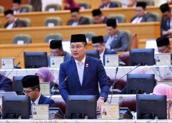 MOHD. Hairi Mad Shah ketika menjawab soalan Ee Chin Li (PH-Tangkak) pada sidang Dewan Undangan Negeri (DUN), di Kota Iskandar, di sini hari ini.