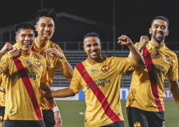 YOHANDRY Orozco (ua dari kanan) meledak dua gol ketika membantu Selangor FC menumpaskan Cebu FC 4-0 di Stadium Rizal Memorial di Manila, Filipina.- IHSAN SELANGOR FC