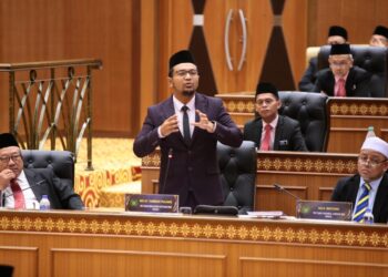 WAN Zikri Afhtar Ishak dalam sesi pembahasaan Belanjawan Perlis 2025 dalam sidang Dewan Undangan Negeri (DUN), di Kangar, Perlis, semalam. – UTUSAN