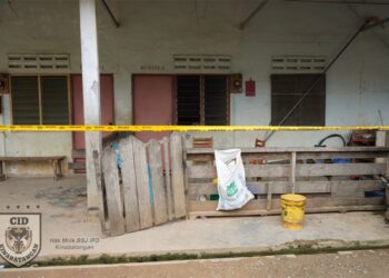 LOKASI mangsa maut dibunuh di rumah pekerja di Ladang Santos NPC, di Kinabatangan pada Jumaat.