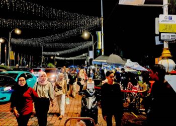 SUASANA pengunjung di Carbooth Dataran MBI di Ipoh, Perak – UTUSAN/SAYED HESHAM IDRIS