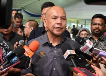 ARMIZAN Mohd. Ali ditemui selepas merasmikan Jelajah Karnival KPDN 2024 Peringkat Zon Selatan di Dataran Sejarah Ayer Keroh, Melaka. - UTUSAN/AMRAN MULUP
