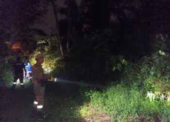 Pasukan penyelamat kini sedang mengesan seorang lelaki warga emas berusia 78 tahun dari Kampung Air Melintang, Kota, Rembau yang dilaporkan hilang oleh ahli keluarganya sejak petang tadi.-UTUSAN/NOR AINNA HAMZAH.