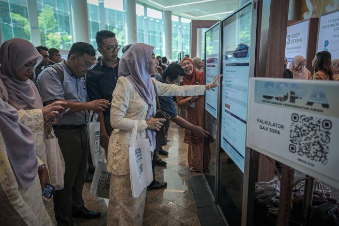 Perkasa sektor awam bukan sekadar gaji