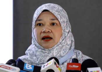 FADHLINA SIDEK